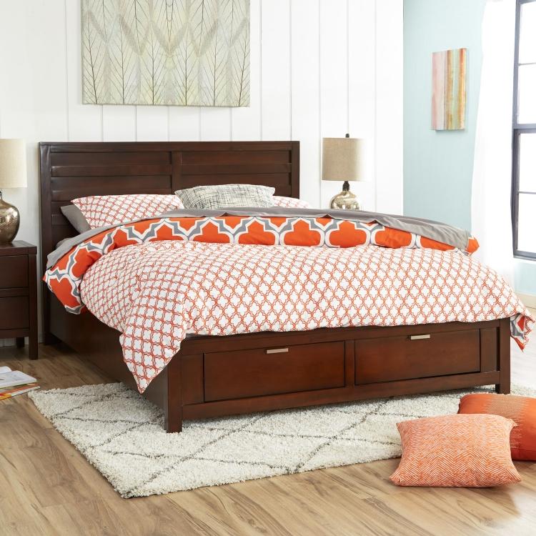 Двуспальная кровать с ящиками в классическом стиле