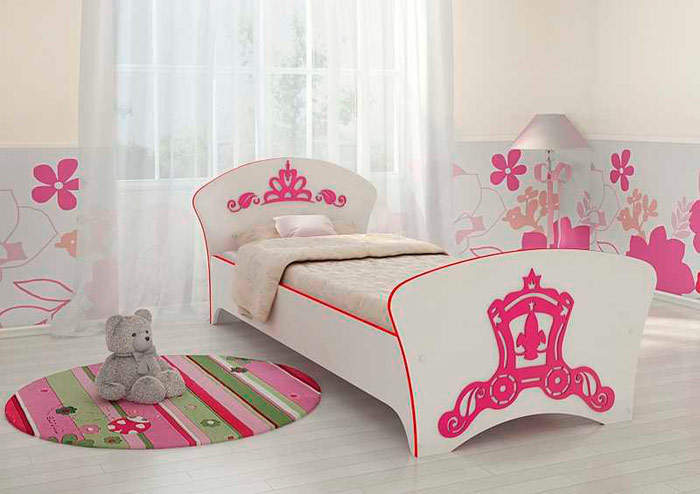 Кровать для девочки с рисунком