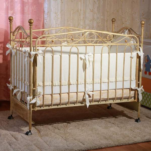 Кровать для новорожденных из металла
