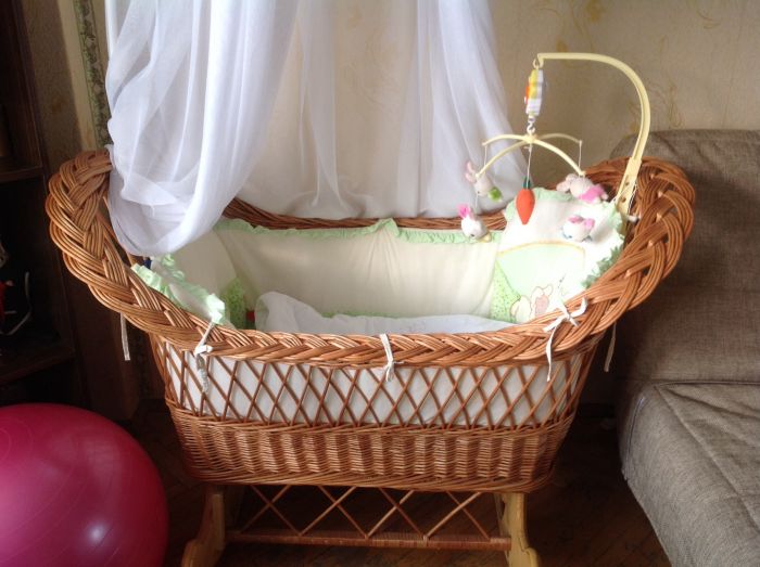 Кровать для новорожденных из плетеной лозы