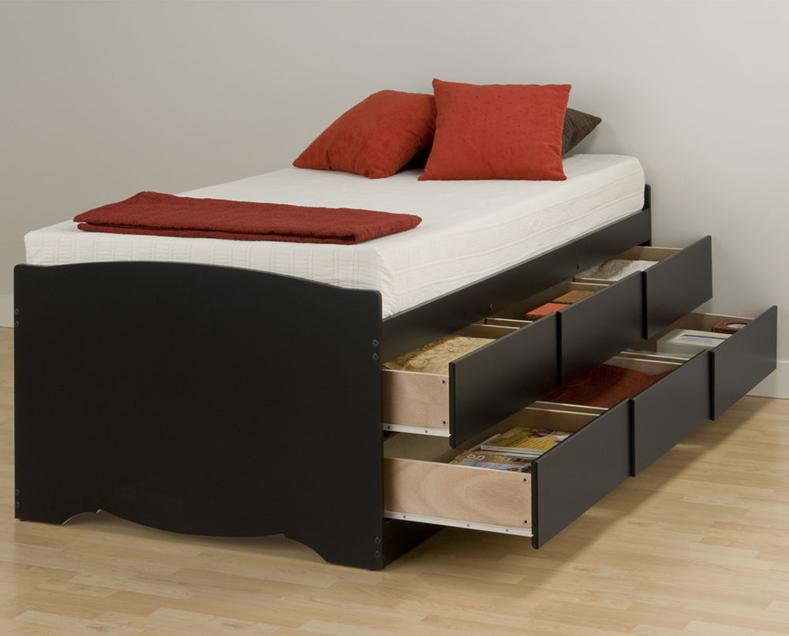 Кровать с двумя рядами выдвижных ящиков