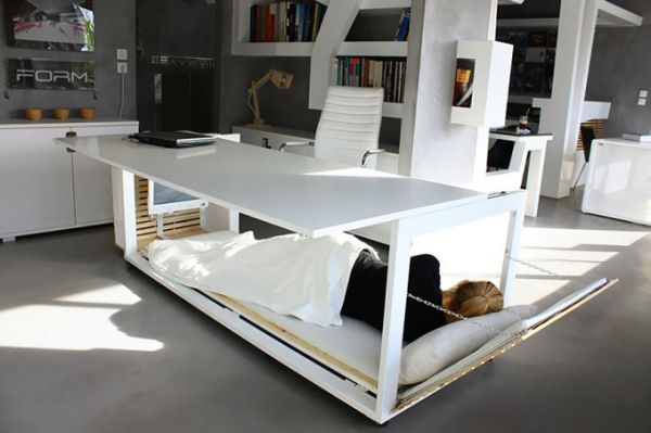 Необычная стол кровать