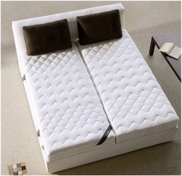 Для двуспальной кровати могут использоваться два матраса