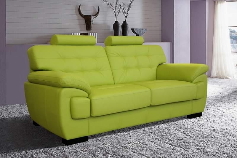 Зеленый диван в интерьере