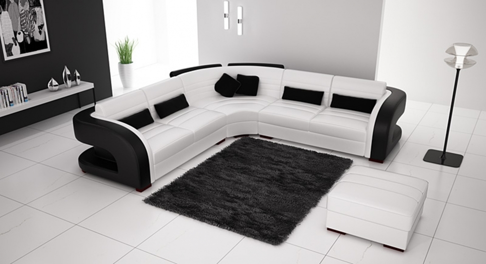 Белый диван с черными вставками