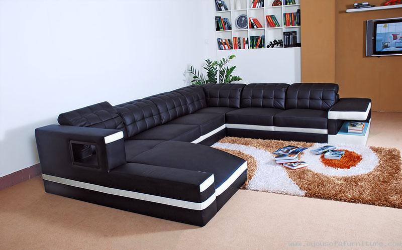 Черно-белый кожаный диван
