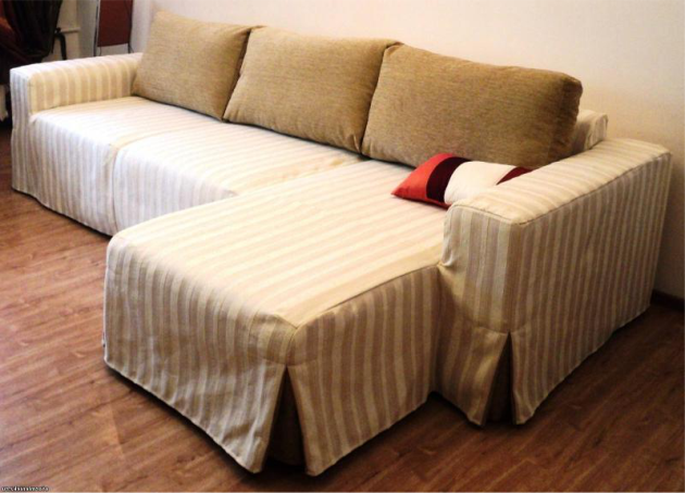 Оформление углового дивана