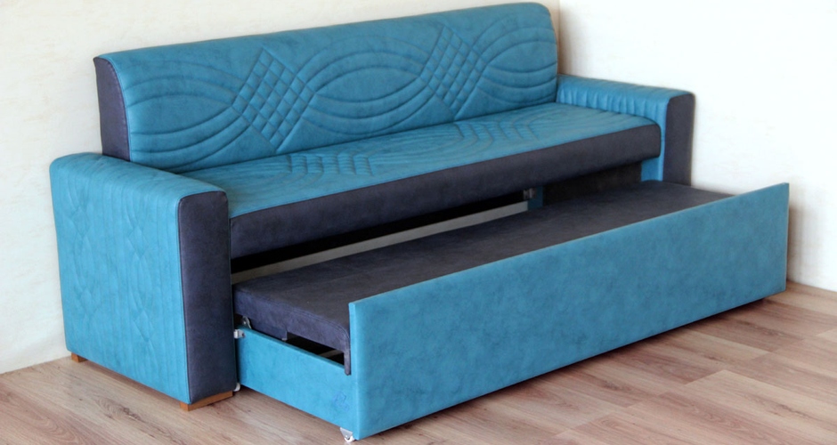 Прямой диван в синем цвете