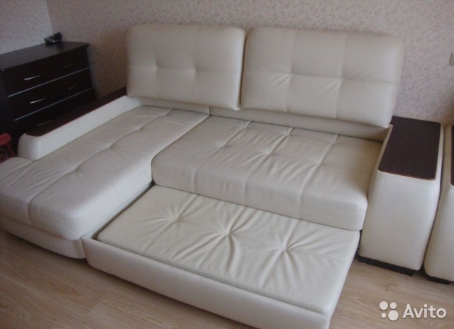 Раскладной белый диван