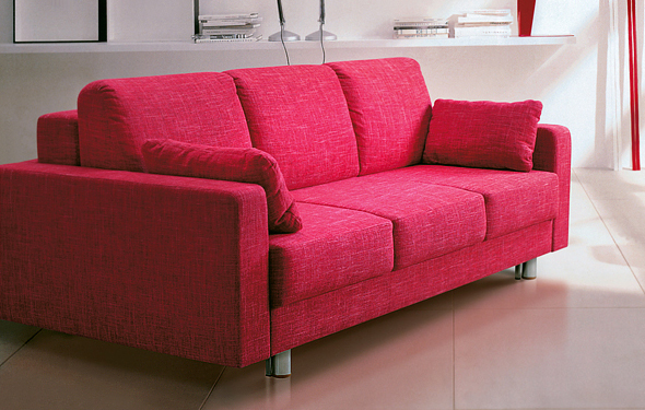 Розовый диван со спинкой