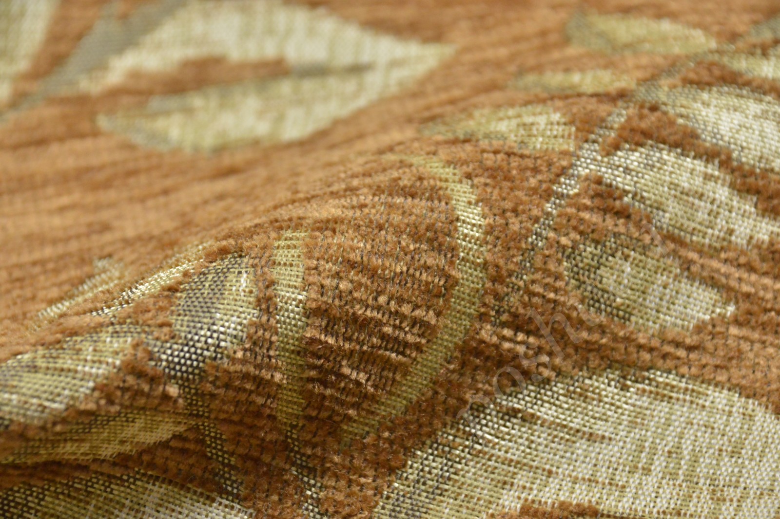 Ткань для мебели шенилл светло-коричневого оттенка с узором