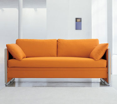 Акцентный диван оранжевого цвета