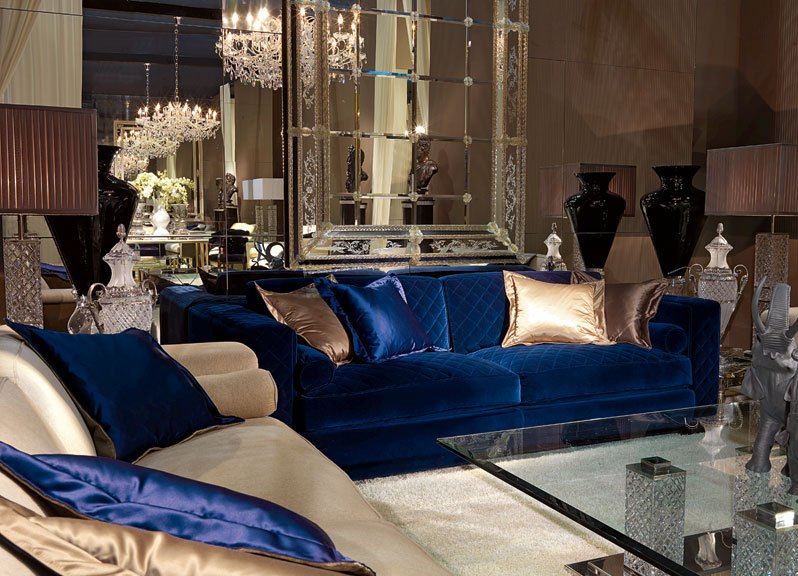 Бархатный синий диван для шикарного стиля интерьера