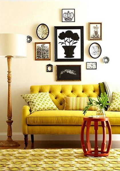 Бледный оттенок желтого дивана