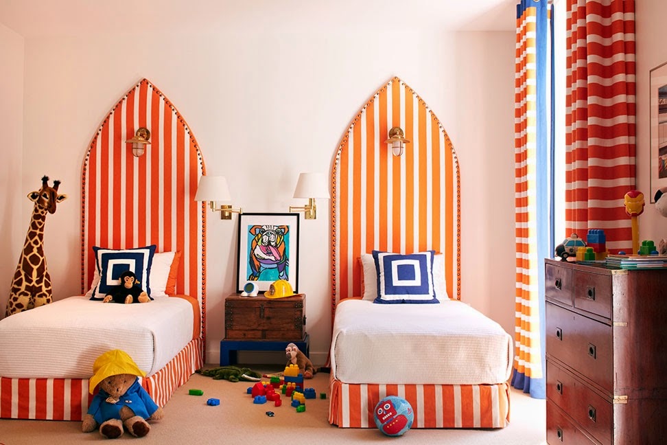 Дизайнерская необычная кровать оранжевого цвета