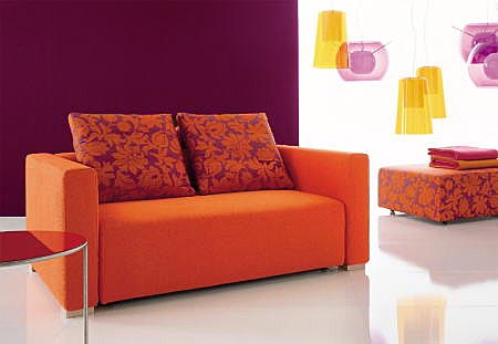 Двуместный оранжевый диван