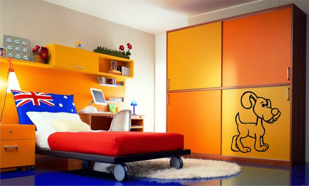 Как правильно использовать оранжевую кровать в интерьере