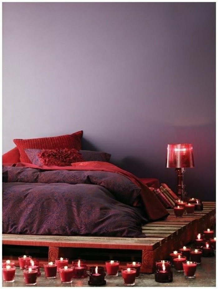 Как правильно разместить кровать красного цвета