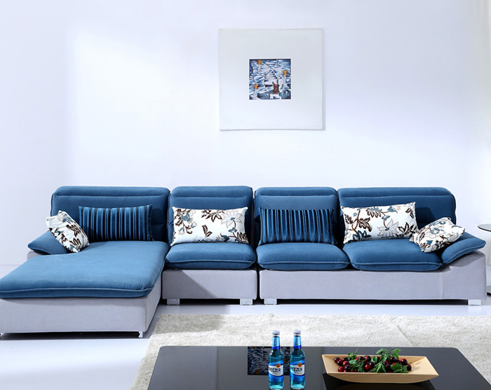 Как выглядит современный диван синего цвета