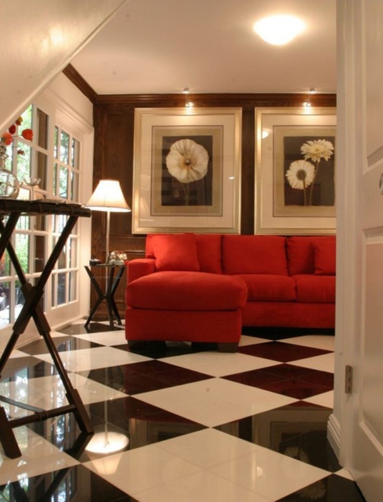 Красный красивый диван для дома