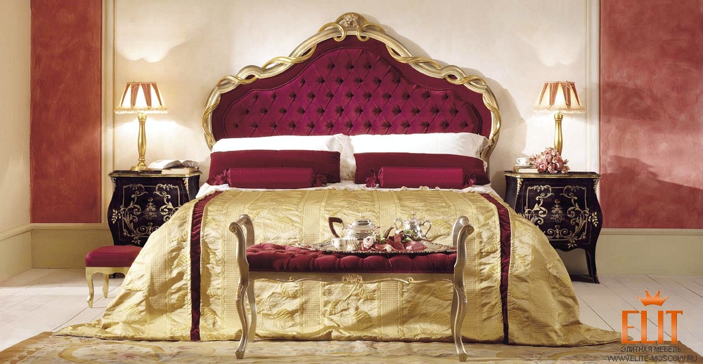 Кровать на основе бархата бордового цвета