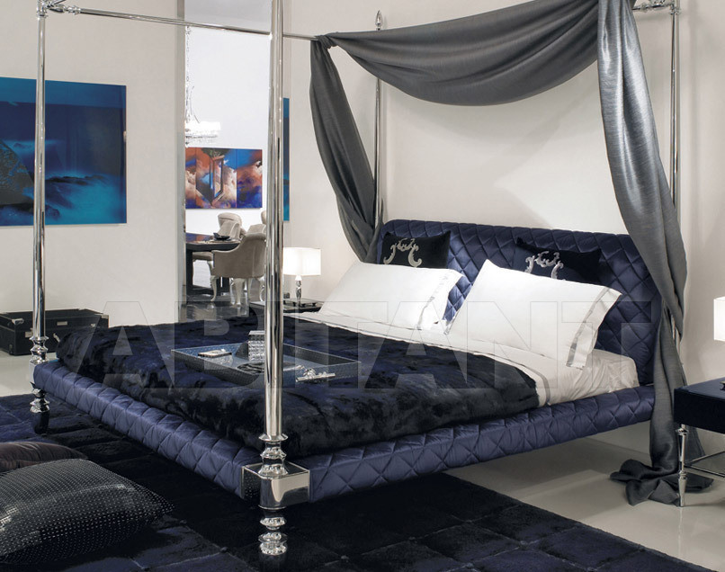 Кровать синего темного цвета