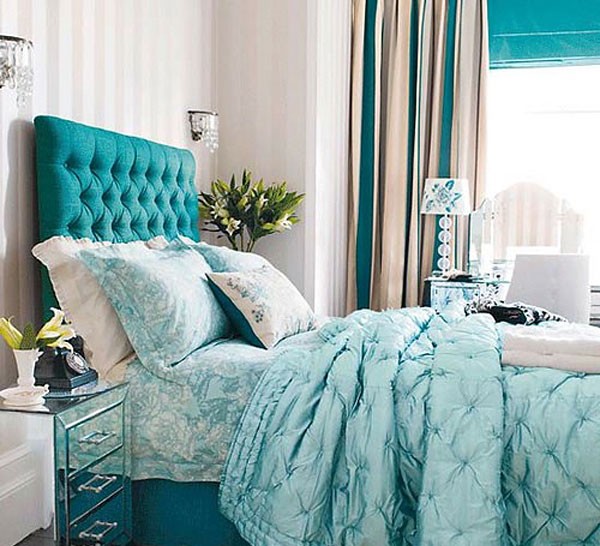 Кровать светлого синего цвета