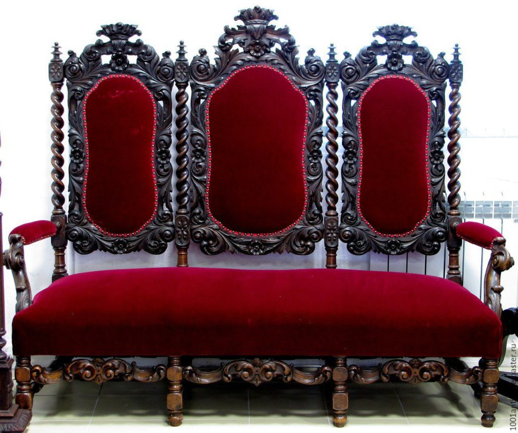 Модель дивана бордового цвета