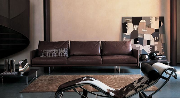 Модель трехметсного коричневого дивана