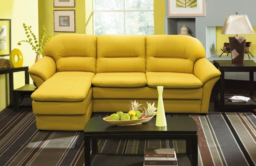 Мягкий диван в современном желтом цвете