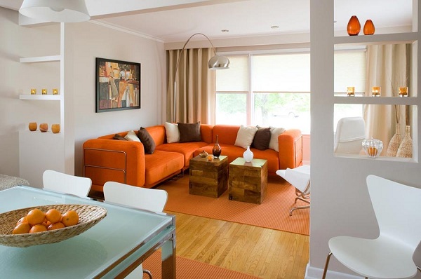 Оранжевый угловой диван для современного интерьера