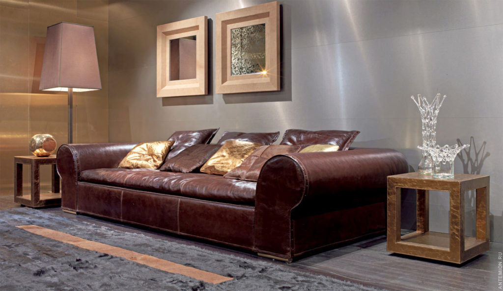 Оригинальный дизайн дивана в бордовом цвете