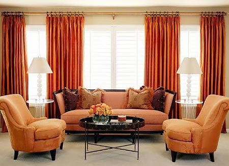 Особенности применения оранжевого дивана в интерьере