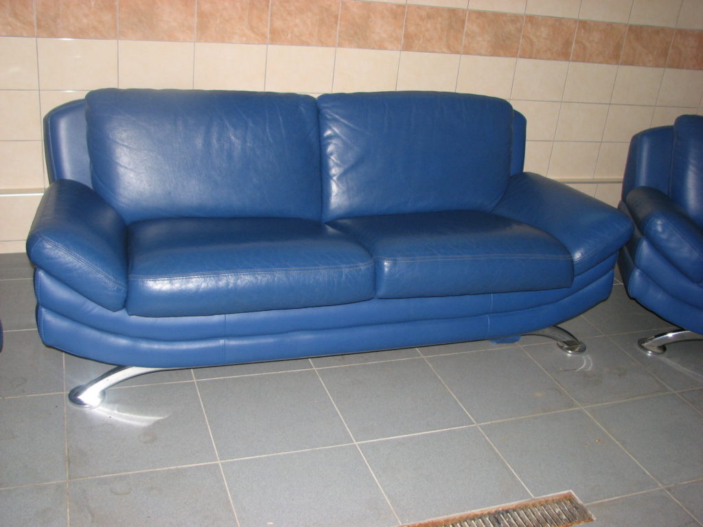Правильно выбираем диван синего цвета