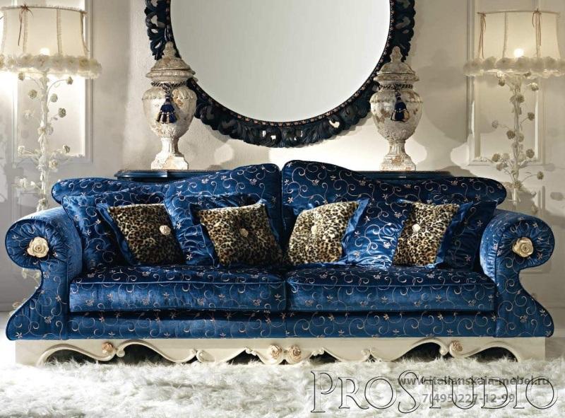 Приятный дизайн синего дивана