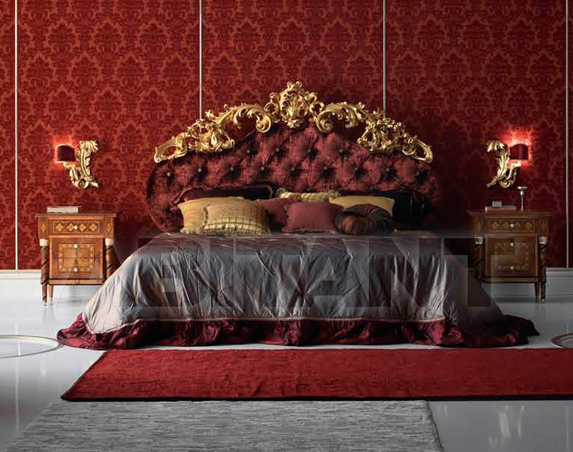 Шикарная бордовая кровать