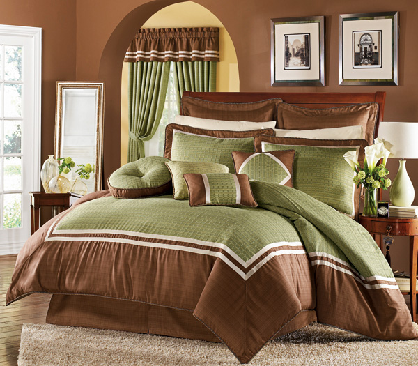 Сочетание цветов в спальне с коричневой кроватью