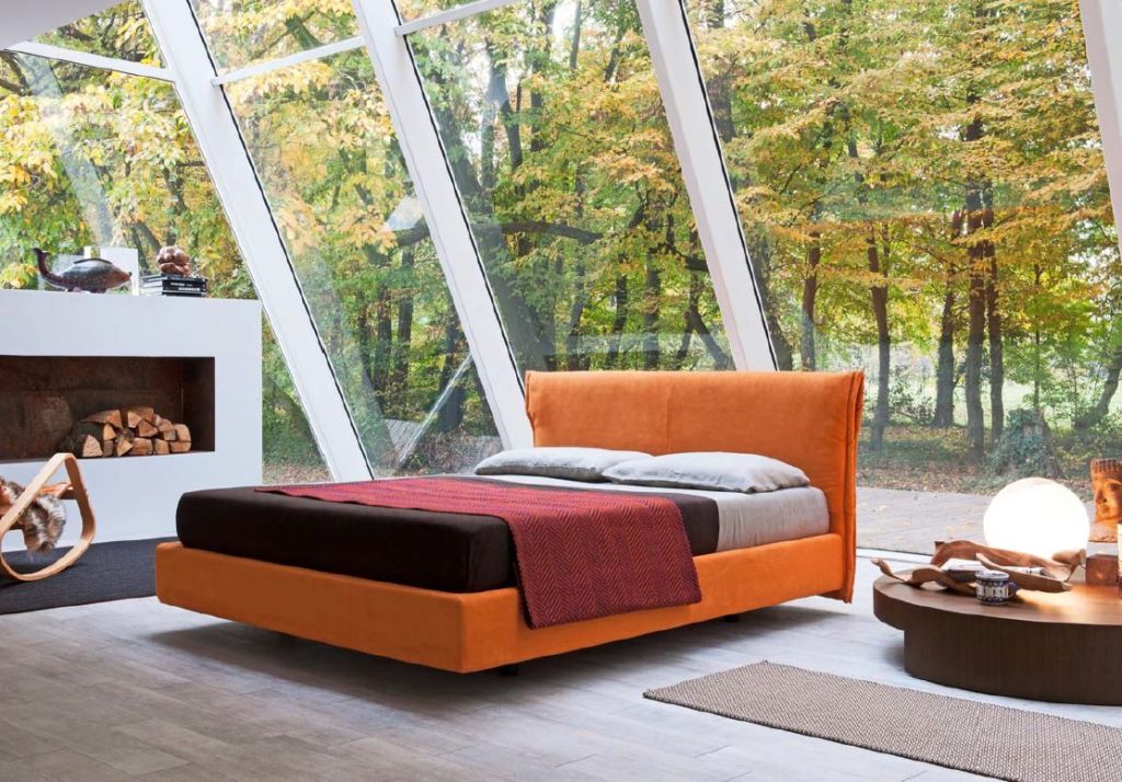 Современная оранжевая кровать