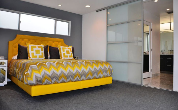 Современная желтая кровать