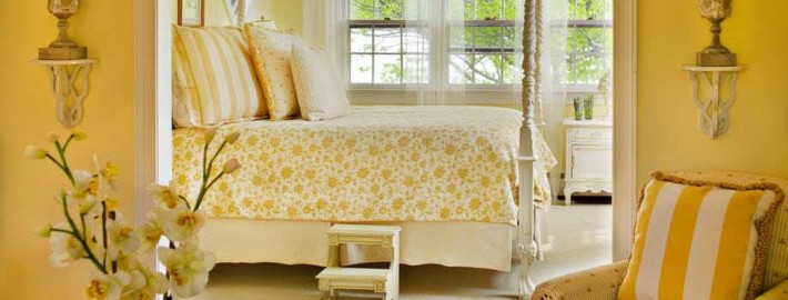 Светлый дизайн кровать желтого цвета