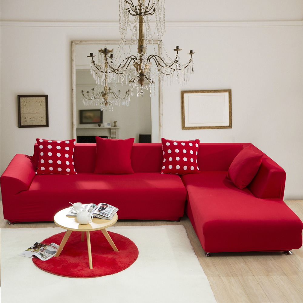 Уютный диван, выполненный в красном цвете