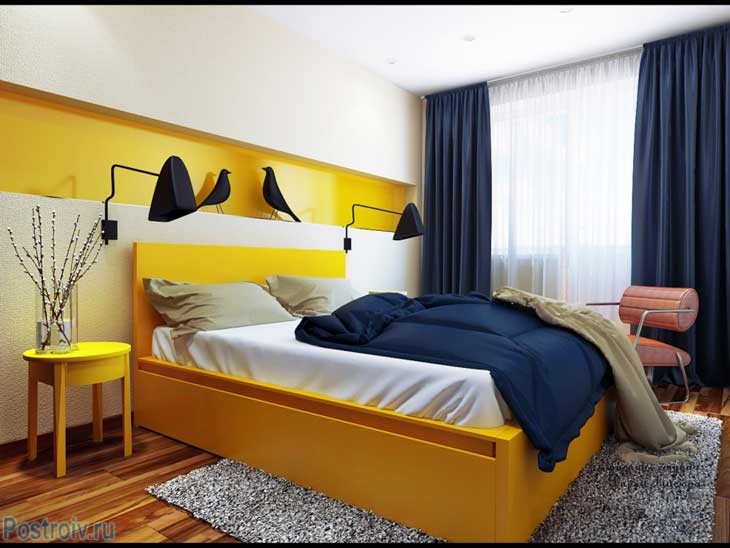 Вариант интерьера спальни с кроватью желтого цвета