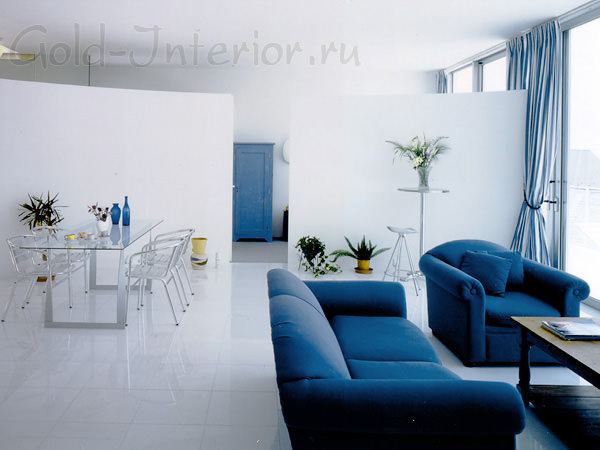 Внешний вид дивана синего цвета
