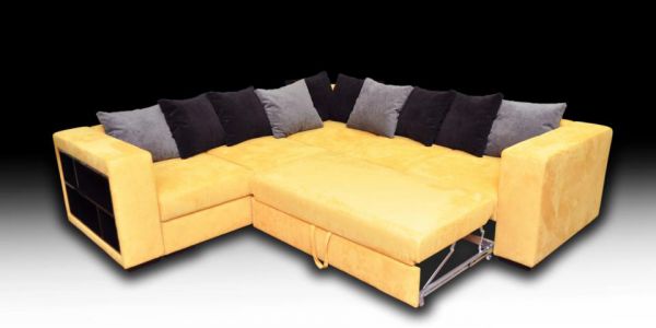 Желтый диван очень популярен