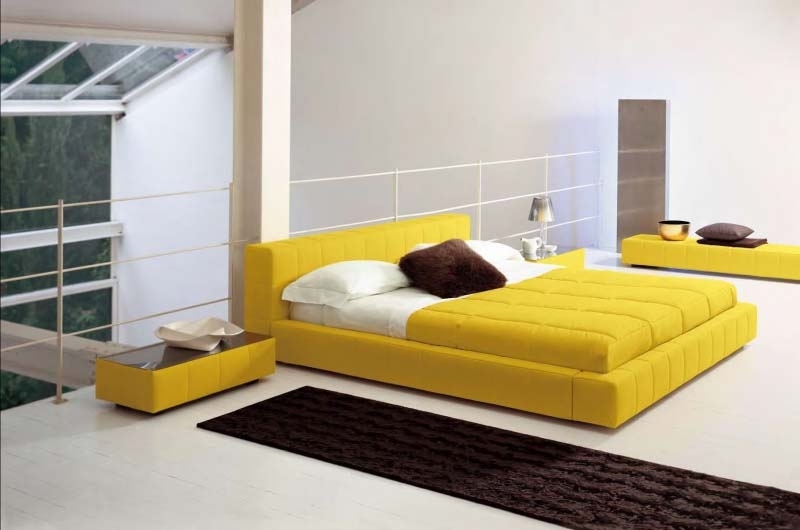 Желтый цвет современной кровати