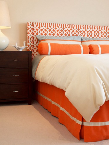 оранжевая кровать