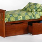 Односпальная кровать с вместительными ящиками