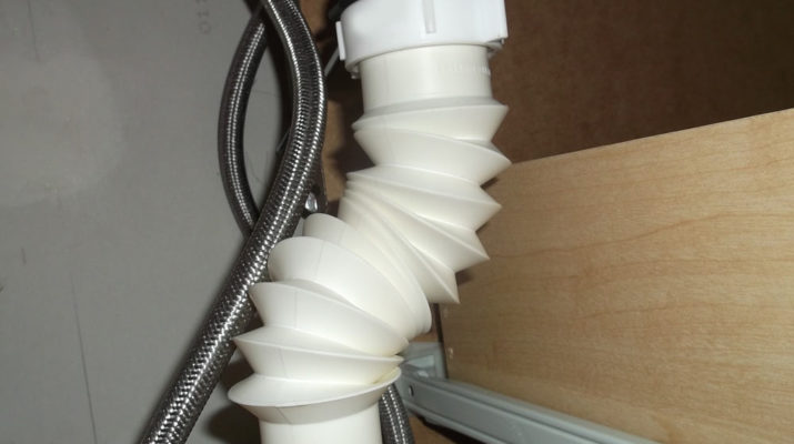 Как выбрать и установить гофру для унитаза