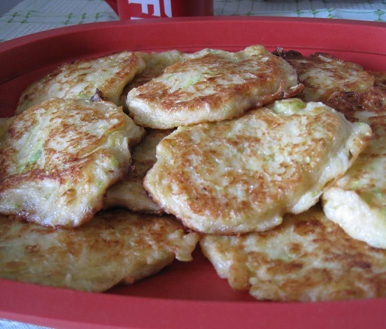 Домашние оладьи из кабачка с сыром: 2 рецепта 