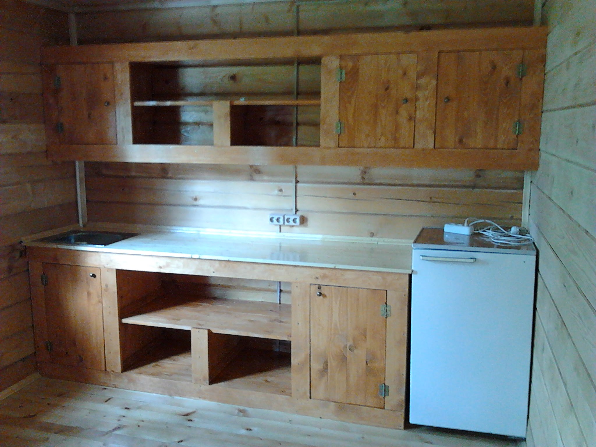 деревянная мебель для кухни на даче